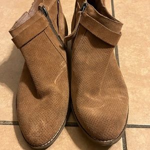 Dolce vita tan suede ankle boots. Size 9 lightly worn.